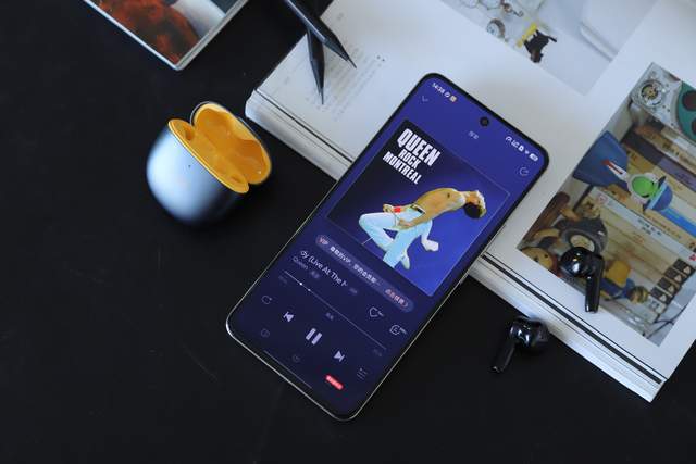 手机越级引领者超级扬声器真的太猛了！凯发k8vivo Y300评测：国民(图5)