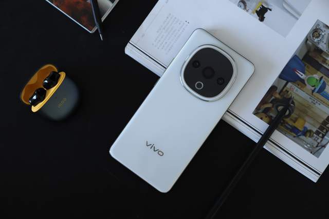 手机越级引领者超级扬声器真的太猛了！凯发k8vivo Y300评测：国民(图7)