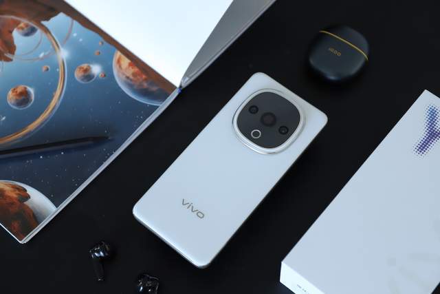 手机越级引领者超级扬声器真的太猛了！凯发k8vivo Y300评测：国民(图16)