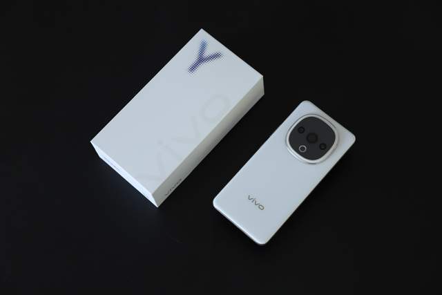手机越级引领者超级扬声器真的太猛了！凯发k8vivo Y300评测：国民(图21)
